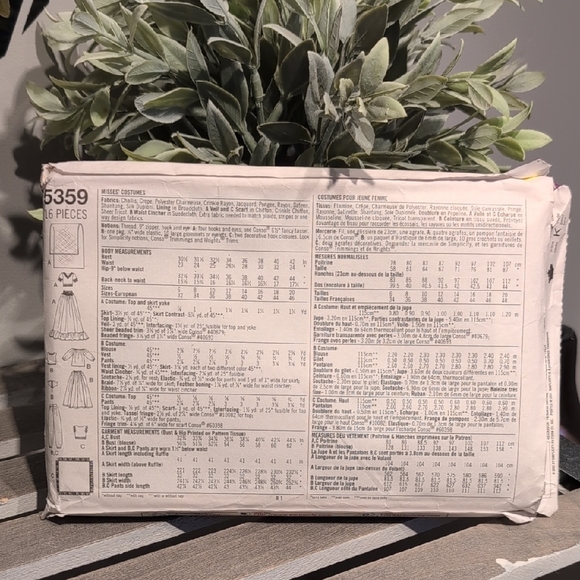 Simplicity Costumes for Adults - Elegant Designs - Picture 3 of 4